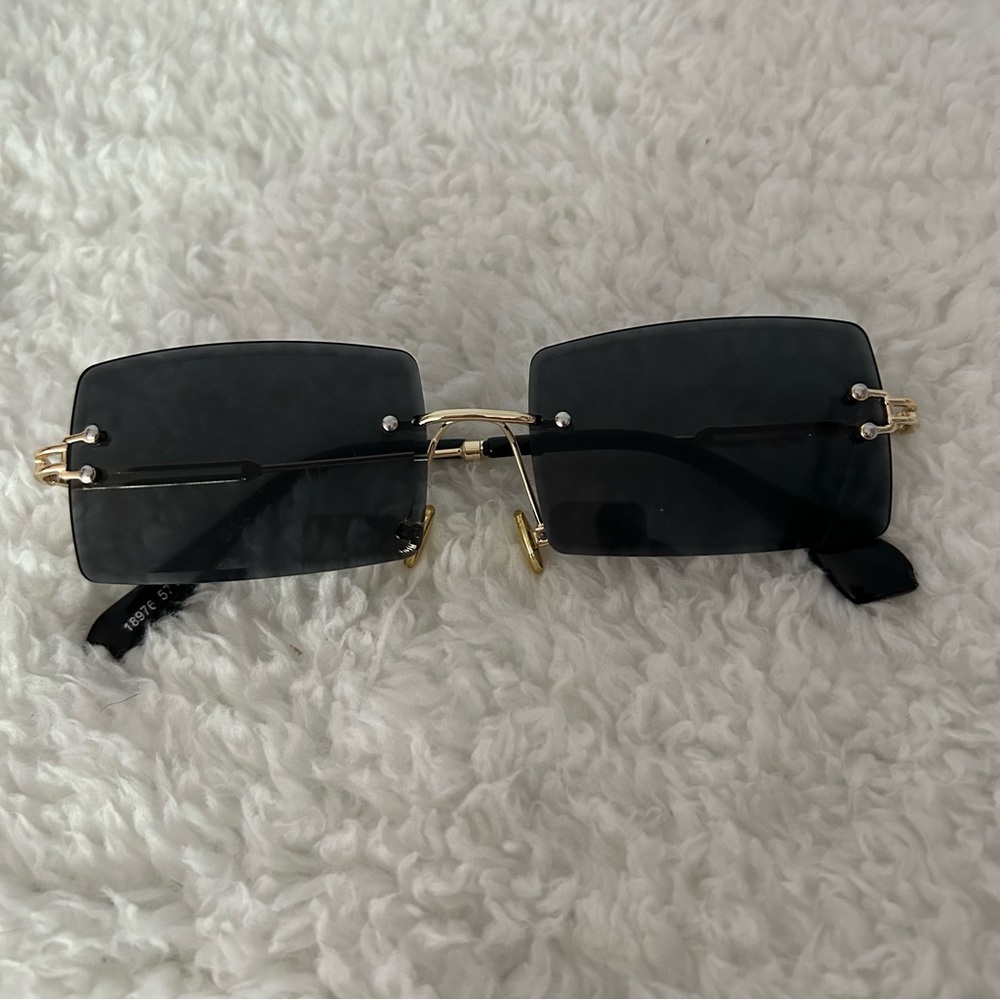 Women’s Rectangle Sunglasses Black & Gold